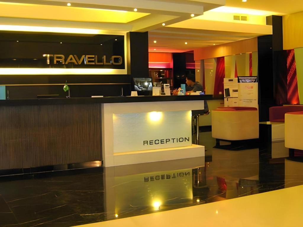 Travello Hotel Manado Exterior photo