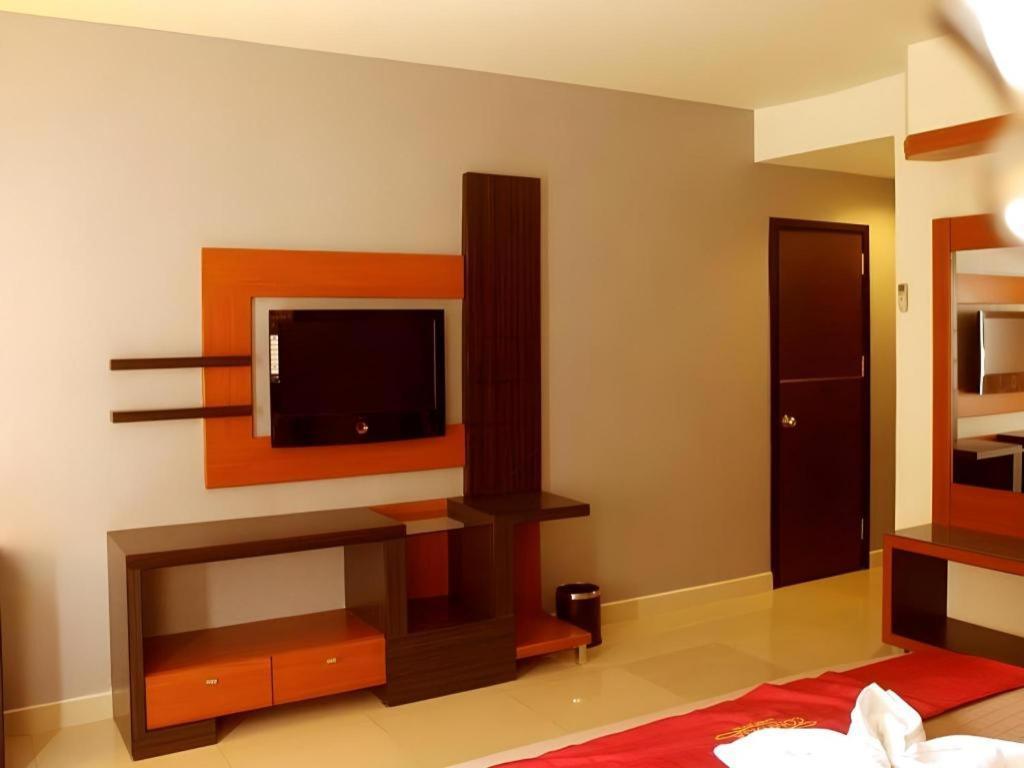 Travello Hotel Manado Exterior photo