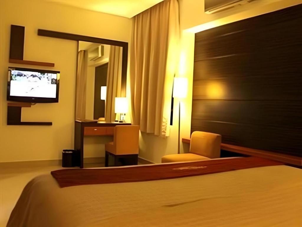 Travello Hotel Manado Exterior photo