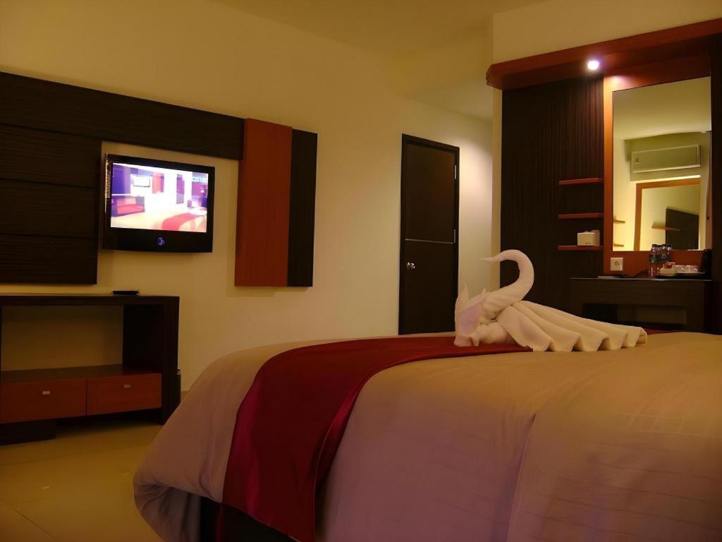 Travello Hotel Manado Exterior photo