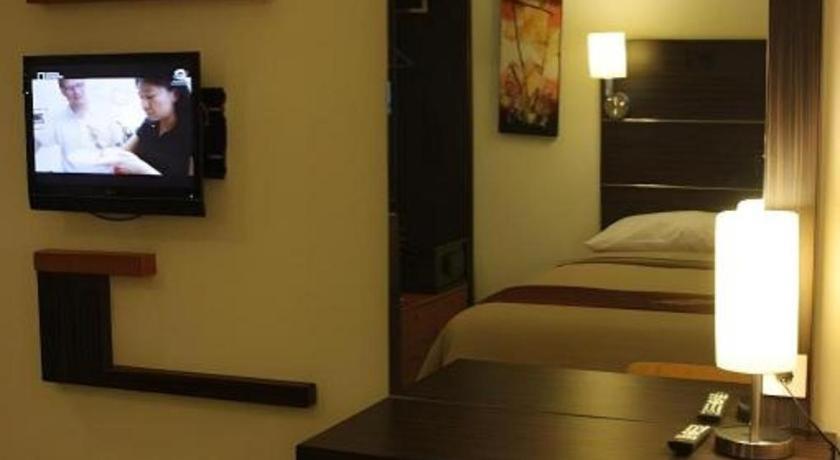 Travello Hotel Manado Exterior photo