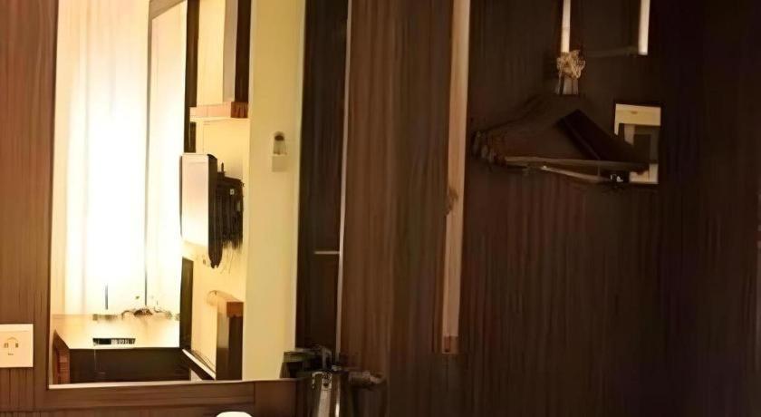 Travello Hotel Manado Exterior photo