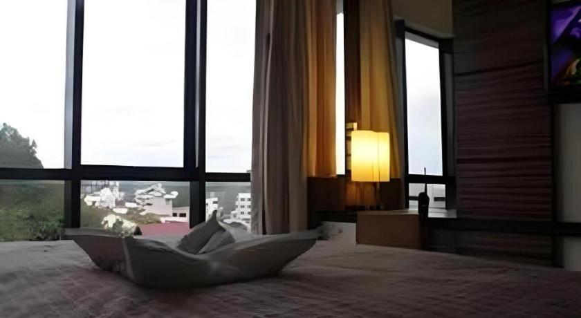Travello Hotel Manado Exterior photo
