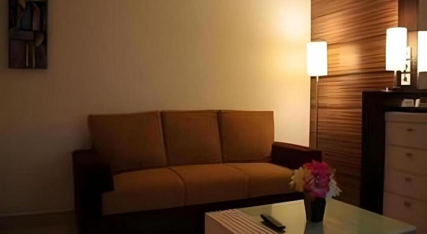 Travello Hotel Manado Exterior photo