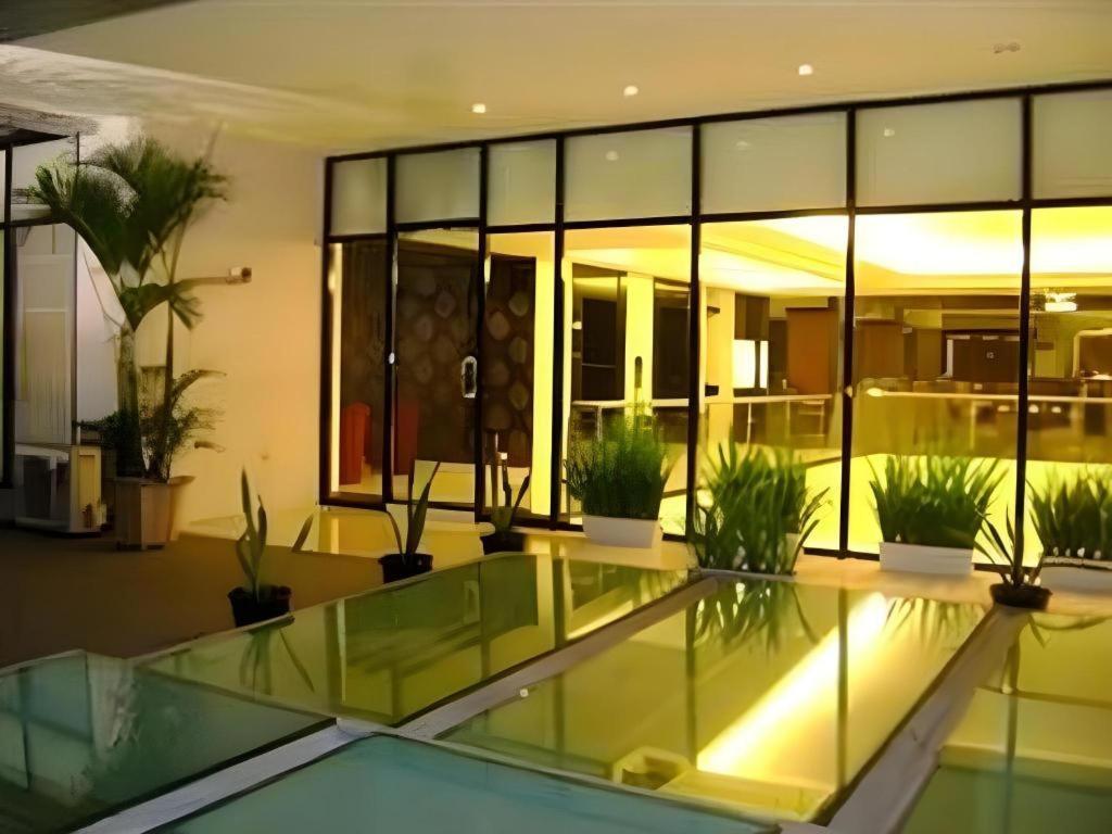 Travello Hotel Manado Exterior photo
